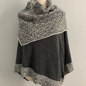 Gray & White Poncho from Peru - Wood & Alpaca
